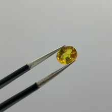 Load and play video in Gallery viewer, Stunning 0.95ct Natural African Yellow Sapphire HEAT ONLY 6x5mm Loose Gemstone
